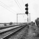 169479 Gezicht op de spoorlijn tussen Utrecht en Bunnik, nabij Vechten (km. 39.4), uit het oosten, met ...